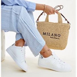 Vita och silver Akila sneakers 1