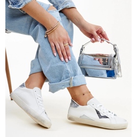 Vita sneakers med sliten effekt från Gombol 1