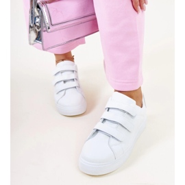 Vita och silversneakers med kardborreband från Samala 1