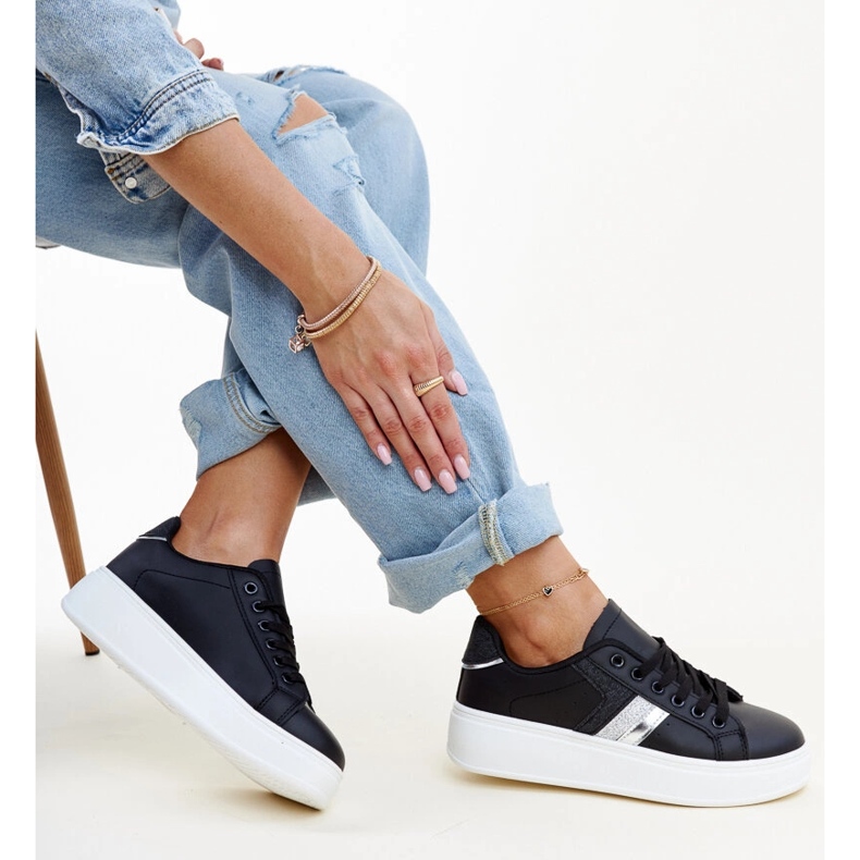 Svarta Basmalia sneakers 1