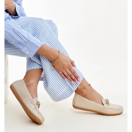 Beige mockasiner dekorerade med Adiba-rhinestones 1