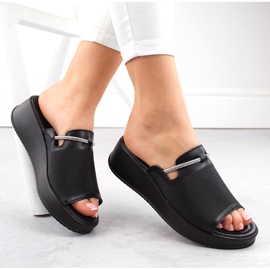 Kilsandaler i svart läder för kvinnor Filippo DK6067 1