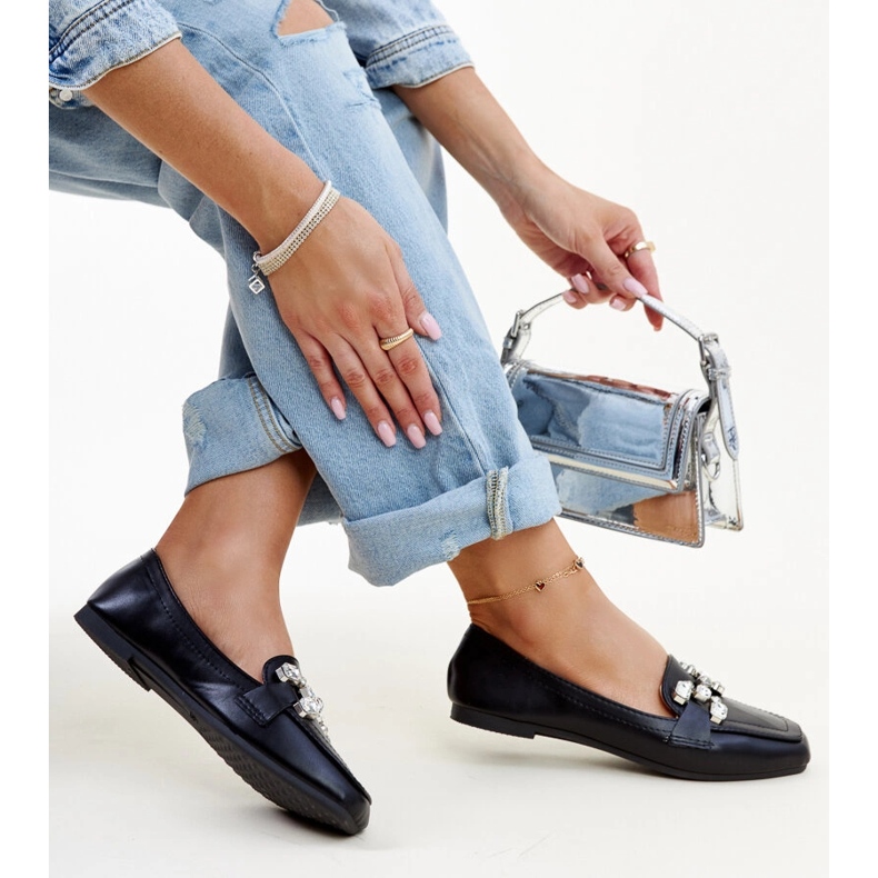 Svarta mockasiner med zirkonium Mali-spänne 1