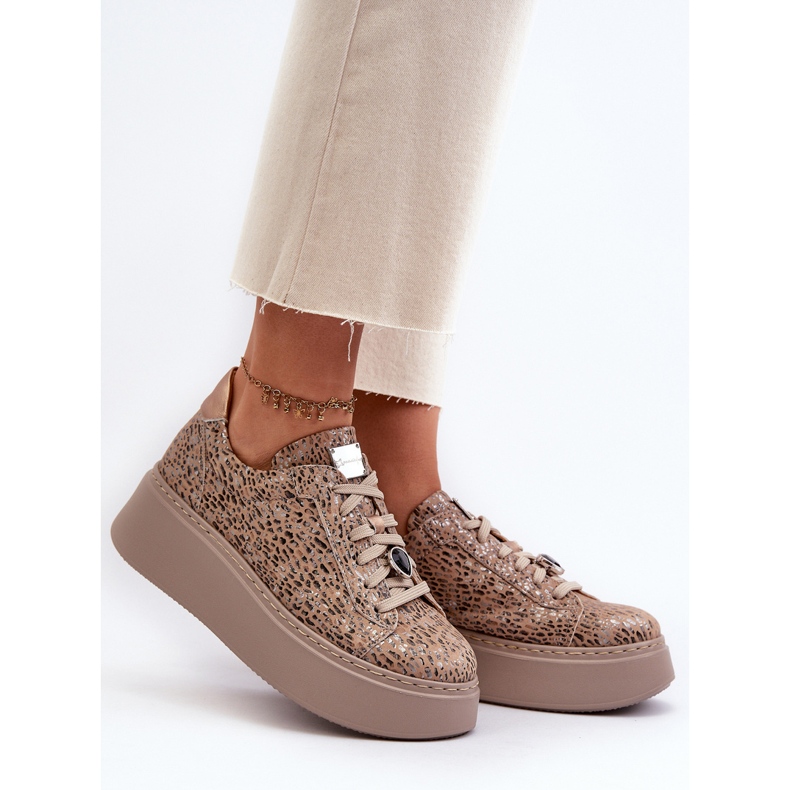 Lädersportskor på plattformen Maciejka 06191-10 Beige 2