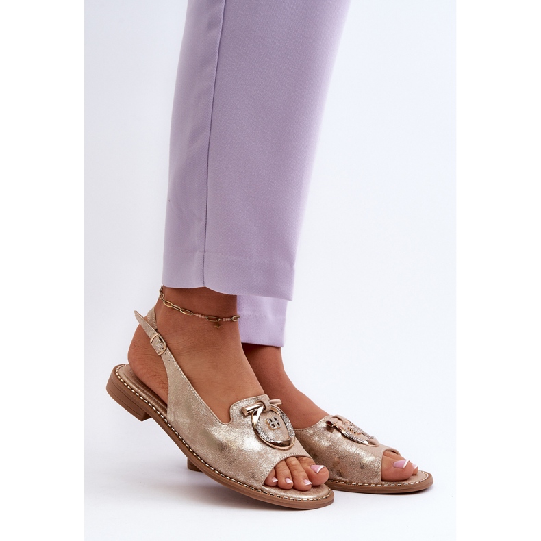 Eleganta damsandaler med gulddekor på platta klackar, guld S.Barski KV27-053 gyllene 2