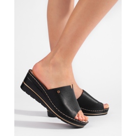 Svarta bekväma damsandaler 1