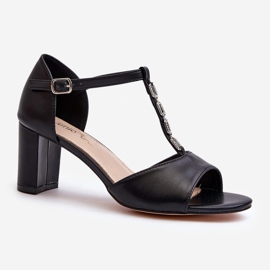 Damsandaler på hög klack med en dekorativ rem, ekologiskt läder, svart triavera 1