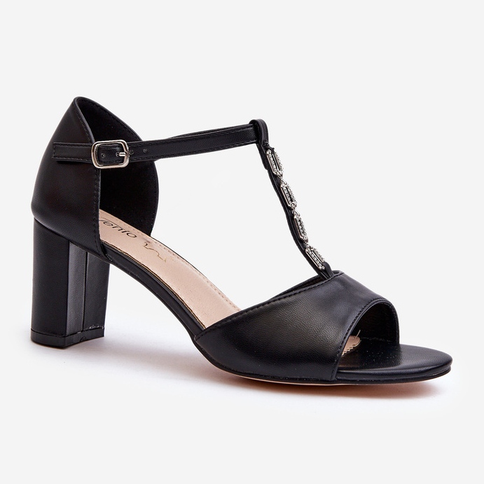 Damsandaler på hög klack med en dekorativ rem, ekologiskt läder, svart triavera 1