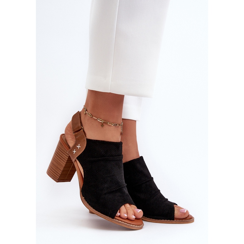 Genombrutna sandaler för kvinnor på en högklackad svart Rosca 2