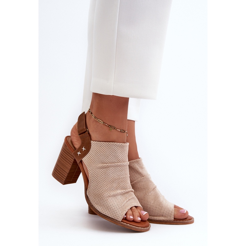 Genombrutna sandaler för kvinnor på en högklackad Beige Rosca 2