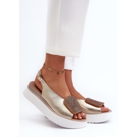 Zazoo 1786 lädersandaler för kvinnor på en plattform med gulddekoration gyllene 2