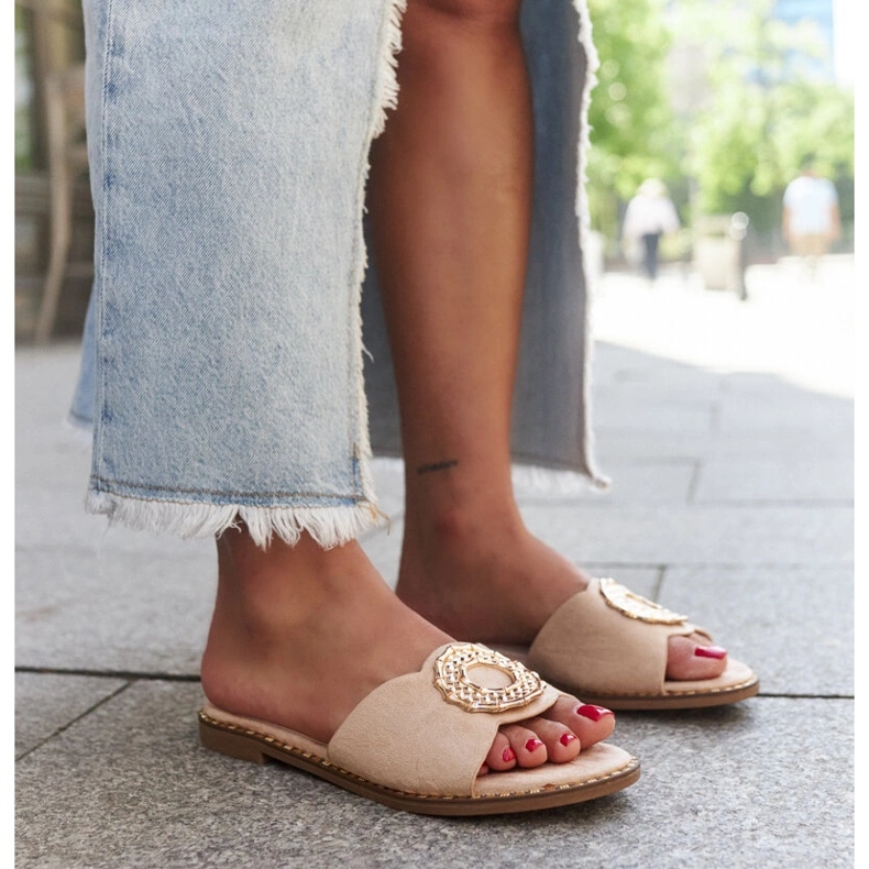 Beiga flipflops med läderinlägg från Buenas beige 1