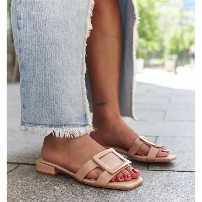 Beige flipflops med läderinlägg från Wilia 1