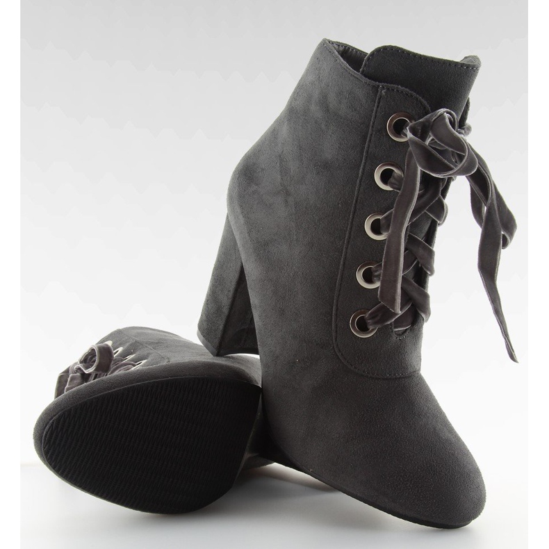 Grå grå stövlar med breda klackar 1