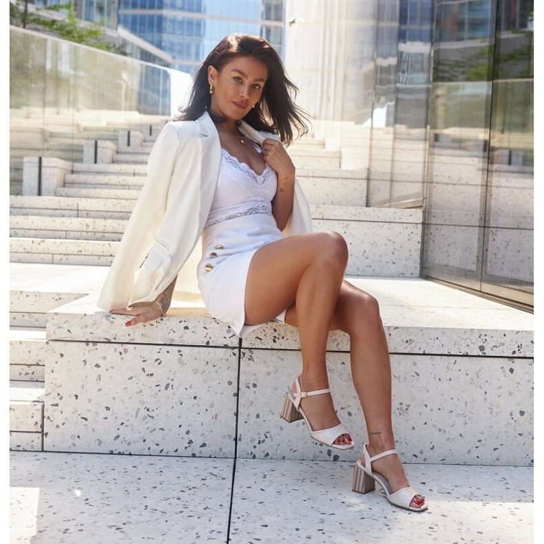 Sandaler med läderinlägg på hög klack beige 2