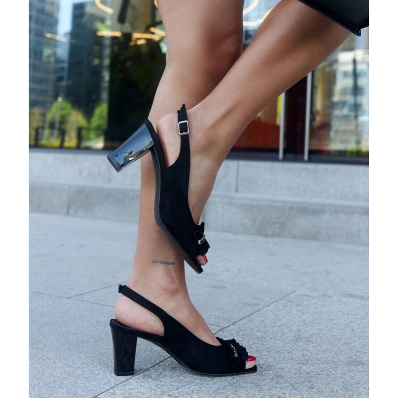 Mukaram högklackade sandaler med dekorativ volang svart 1