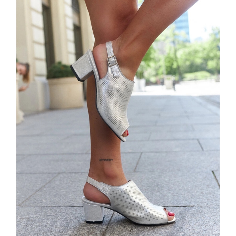 Perforerade högklackade sandaler med innersula i Lia-läder silver- 1