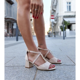 Högklackade sandaler med Yakoota lädersula beige 1