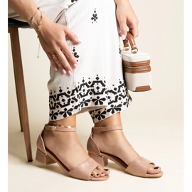 Mörkbeige klassiska Kinsela högklackade sandaler 1