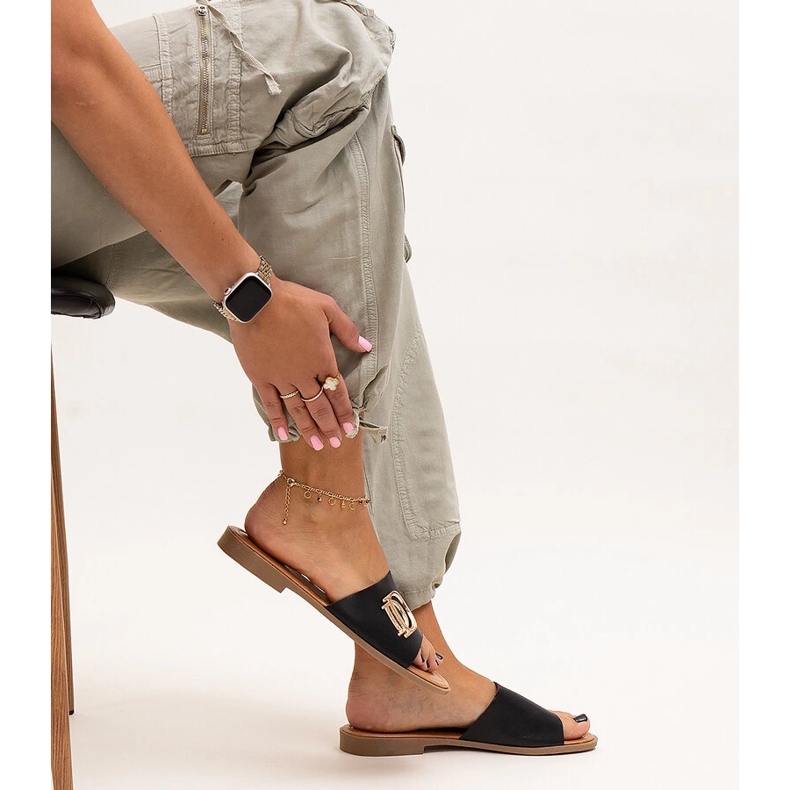 Svarta flip flops med Almeita-spänne 1