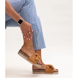 Bruna flipflops med massiv Peletra-sula 1