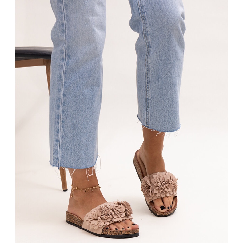 Flipflops med blommor på korksula från Almida beige 1