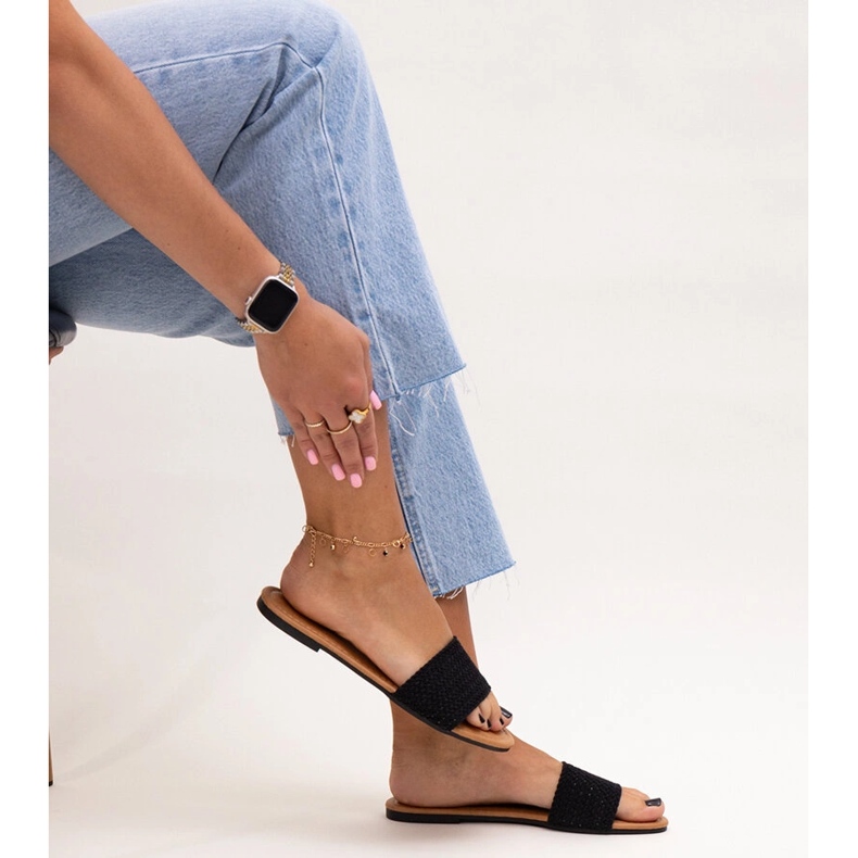 Svart broderade Marika diabilder 1