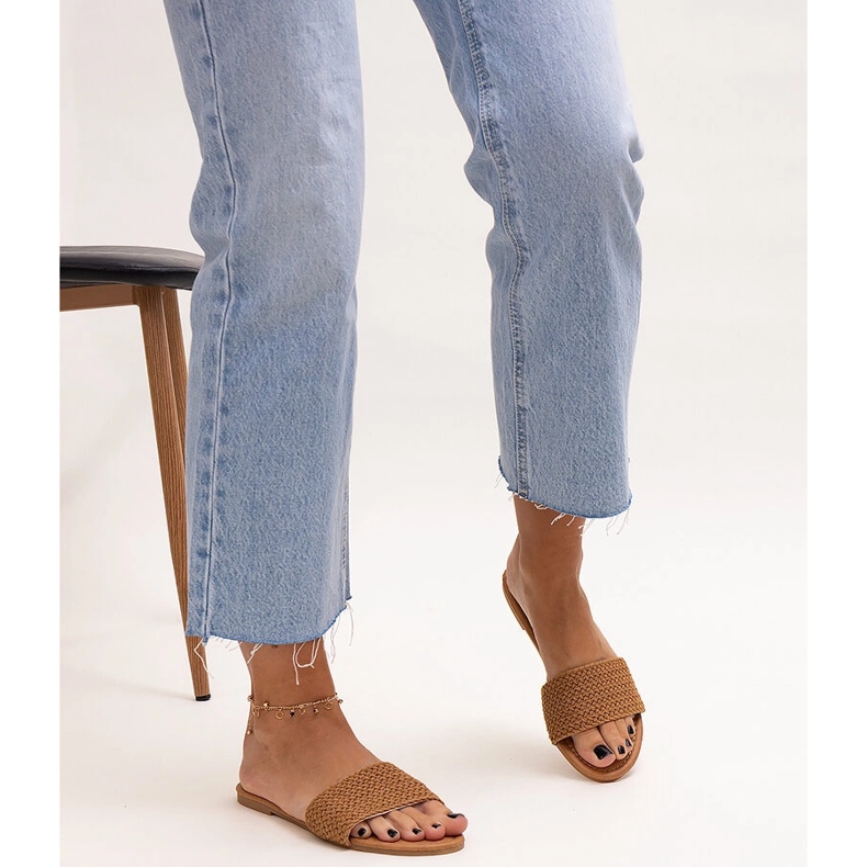 Bruna broderade Marika tofflor 2