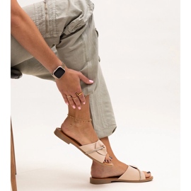 Hattar dekorerade med ett band med Amari zirkoner beige 1