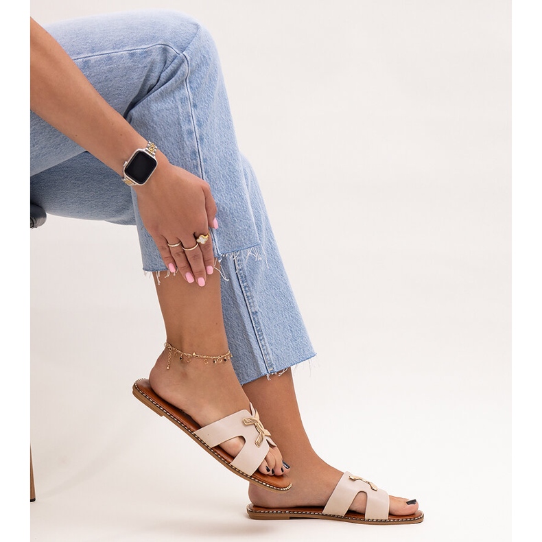 Ljusbeiga flipflops med Razanna-spänne beige 1