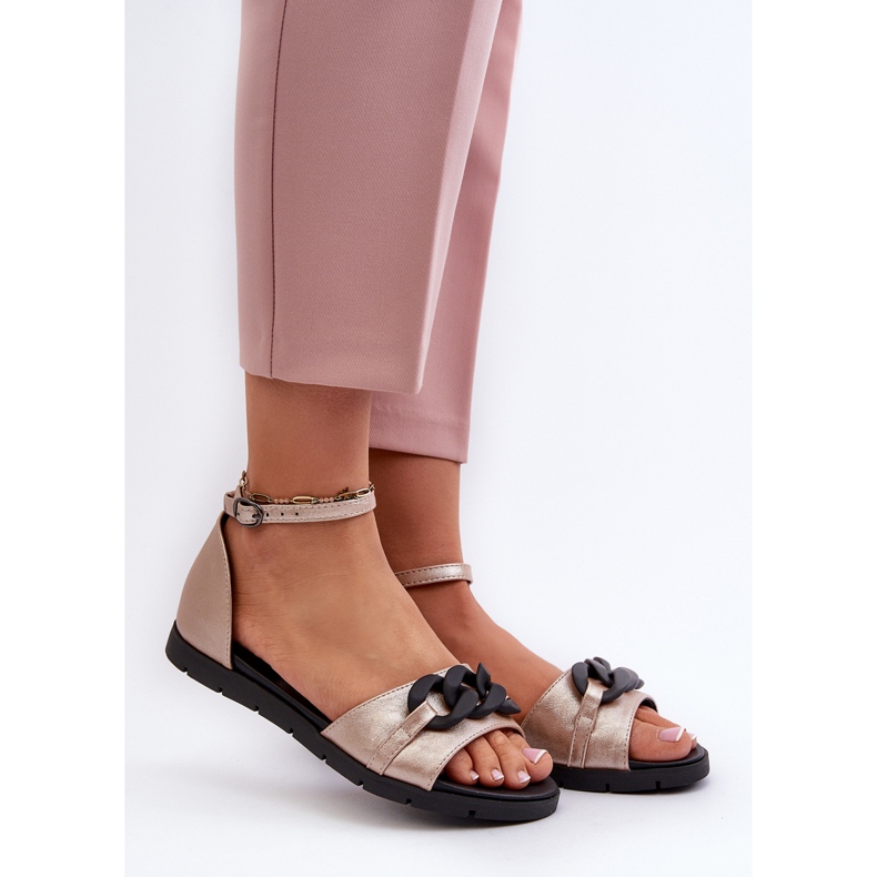 Platta sandaler för kvinnor med kedja Vinceza 17320 guld gyllene 2