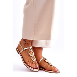 Ideal Shoes Flipflops i läder med platt gyllene klack 6
