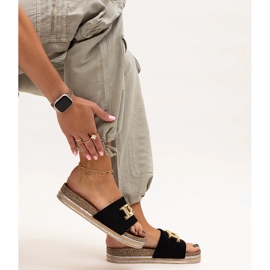 Svarta flipflops med glänsande spänne från Niamh 1