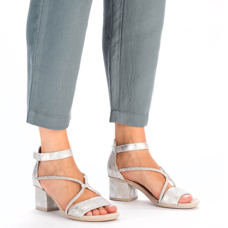 Bekväma högklackade damsandaler med kardborreband, silver Rieker 64654-40 silver- 2