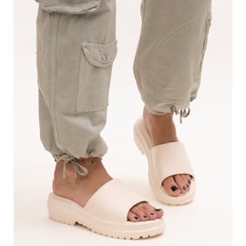 Beiga flipflops med tjock sula från Soiza beige 1