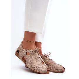 Mönstrade damskor med urskärningar Maciejka 06431-02 Beige 2