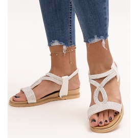 Vita sandaler dekorerade med Detila zirkoner 1