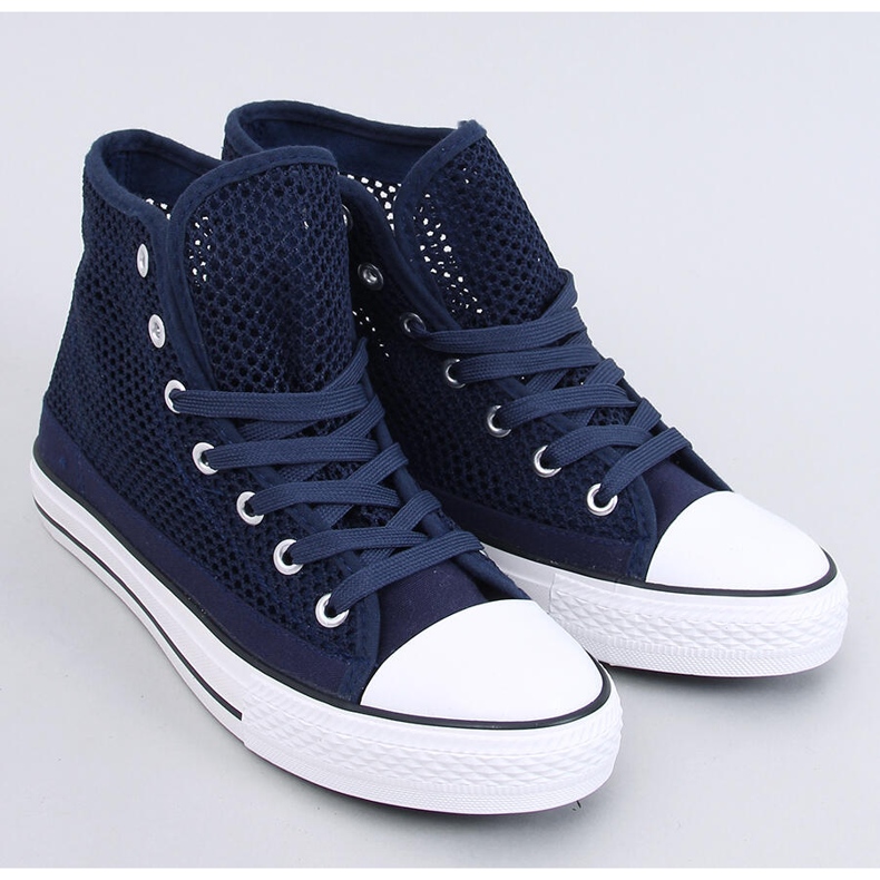 Mousse marinblå genombrutna high-top sneakers 1