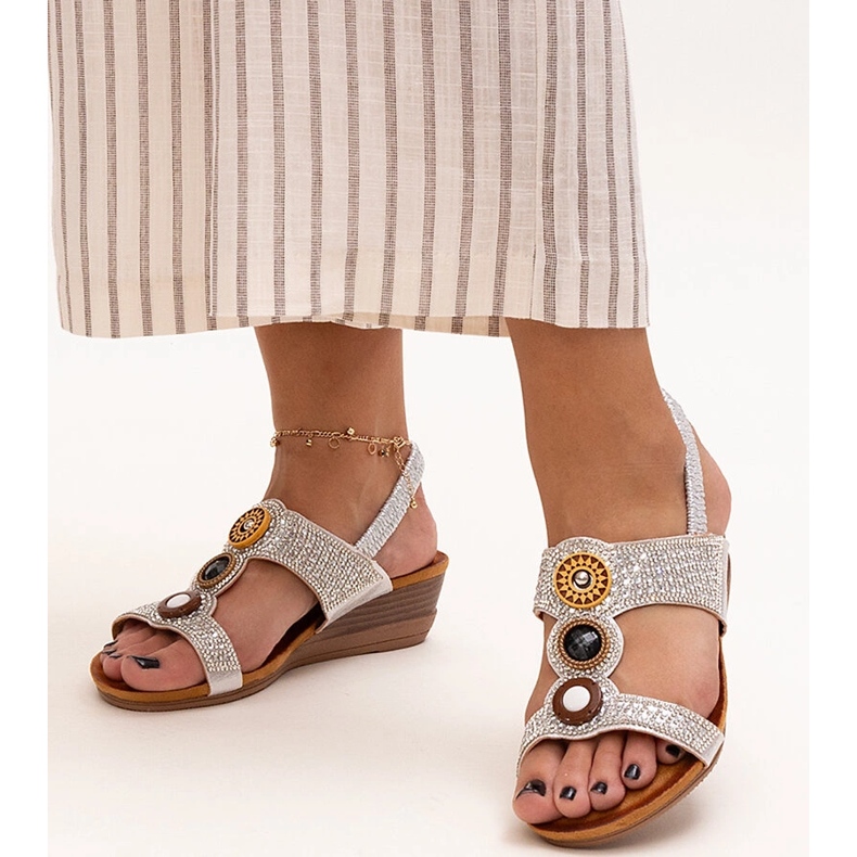 Blanka sandaler med låg kil från Azeeza silver- 1