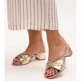 Högklackade mulor dekorerade med Anbrani zirkoner gyllene 1