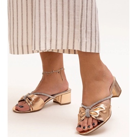 Högklackade mulor dekorerade med Anbrani zirkoner gyllene 1