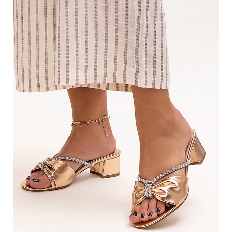 Högklackade mulor dekorerade med Anbrani zirkoner gyllene 1