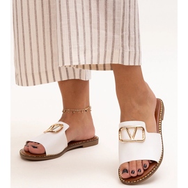 Vita flipflops med Mariza-spänne 1