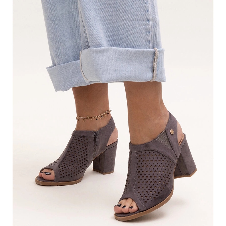 Evento Genombrutna högklackade sandaler med Heilma innersula i läder grå 1