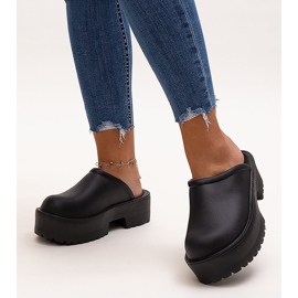 Svarta flipflops med massiv Huss-sula 1