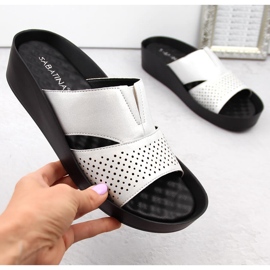 Silver flipflops för kvinnor med elastiskt band, blank silver, Sabatina 2318-4 1