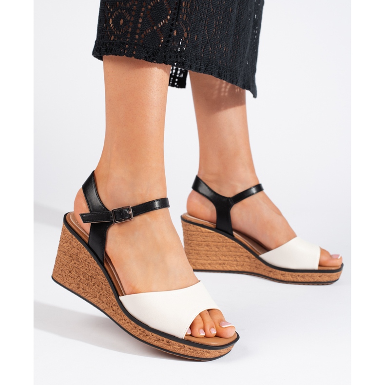 Vita sandaler för kvinnor från Sergio Leone 1