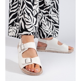 Vita damsandaler med kardborreknäppning 1