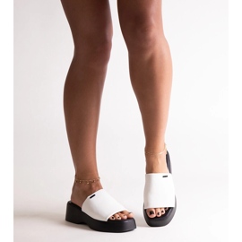 Vita flip-flops på Big Star NN274022-plattformen 2