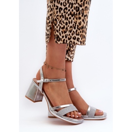 Högklackade damsandaler med en glänsande rem Silver Tessata 2